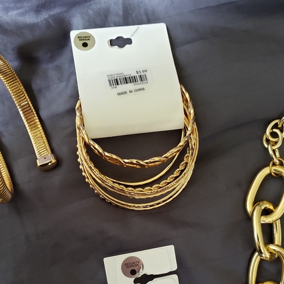 ⛔️Gone to Goodwill!⛔️ Jewelry Bundle - Picture 6 of 6